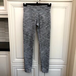 Ivivva by Lululemon girls leggings 🍋